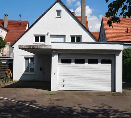 2 Wohnungen, 4 Gewerbeeinheiten und 2 Stellplätzen zentral in Kirchheim