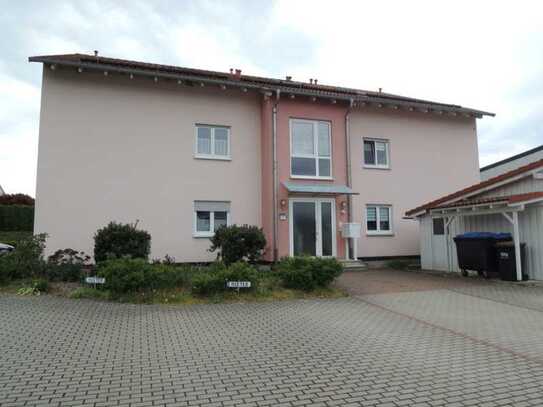 Schöne 1-Zimmer-Dachgeschosswohnung mit Balkon und Einbauküche in Schlitz