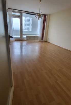 Geschmackvolle 3-Raum-Wohnung mit Balkon und EBK in Bornheim, Frankfurt am Main