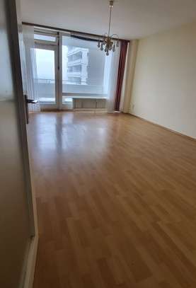 Geschmackvolle 3-Raum-Wohnung mit Balkon und EBK in Bornheim, Frankfurt am Main