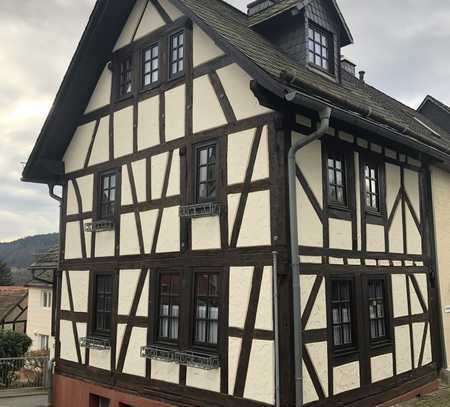 Historisches Fachwerkhaus unterhalb der Reifenberger Burg