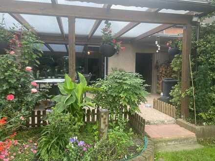 Familien-REH mit schönem Garten und Garage
