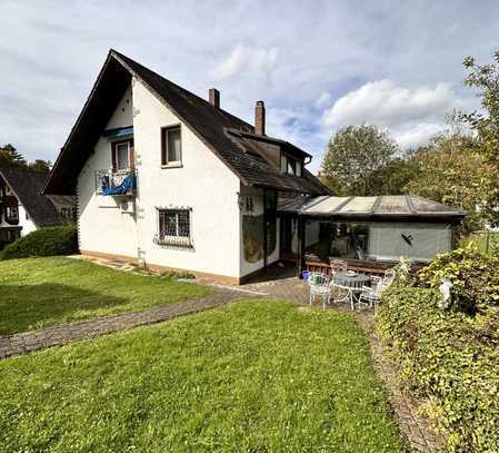 Bieterverfahren! Freistehendes EFH in Toplage von FR-Zähringen – Großzügiges Grundstück mit Garage!