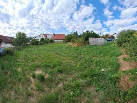 SCHÖNES, GUT GESCHNITTENES BAUGRUNDSTÜCK MIT CA. 706 M² IN SCHÖNER, RUHIGER WOHNLAGE