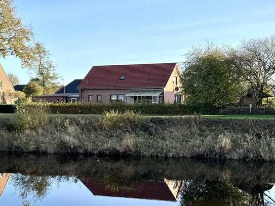 Saniertes Haus mit Wasserlage!