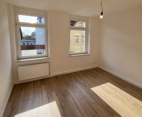 *Ruhig gelegene 2-Raumwohnung* frisch renoviert + offene Küche + Einbauküche als Option!