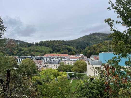 Exklusive 3,5-Zimmer-DG-Wohnung Stadtmitte 2 Balkon in Baden-Baden