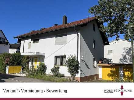 Mehrfamilienhaus mit 3 Wohneinheiten. Ca. 459,6 m² Gesamtfläche. 444 m² Grundstück.
