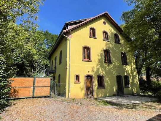 Imposante, freistehende Villa mit historischem Charme und großzügiger Wohnfläche