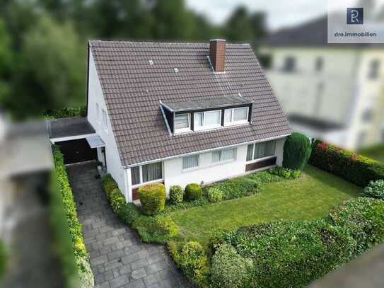 Freistehendes Ein-/Zweifamilienhaus in Köln-Junkersdorf mit Garage, Stellplätzen und großem Garten