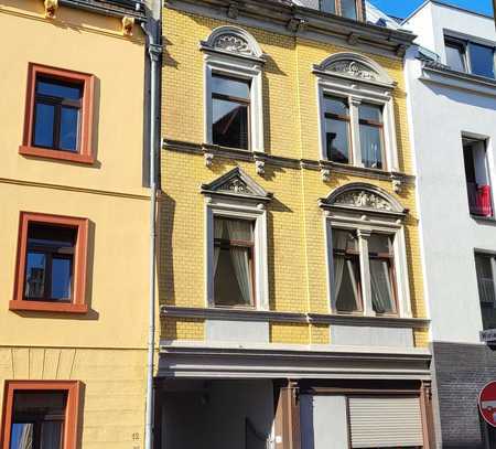 Modernisiertes Mehrfamilienhaus mit Altbau-Charme inmitten der Kölner-Südstadt