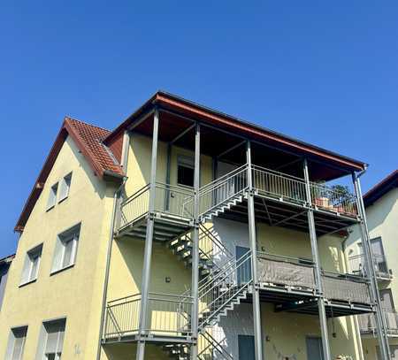 Gepflegte 3-Zimmer-Dachgeschosswohnung mit Balkon und EBK in Mühlheim am Main