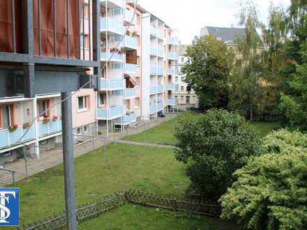 vermietete 2-Zimmer-ETW mit Wanne und Balkon im EG eines Denkmalschutzobjektes in Plauen