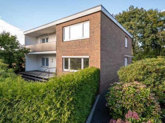 westimmobilien: Saniertes und modernisiertes Zweifamilienhaus im „Supernormalen“ Elmshorn