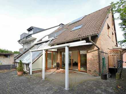 Vielseitiges Einfamilienhaus in Alfter: Wohnen und Arbeiten unter einem Dach