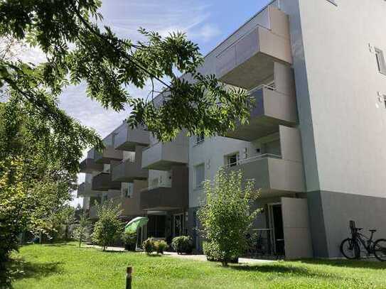 Helle neuwertige 1,5 Z. Wohnung mit Balkon inkl. EBK, TG-Stellplatz, Nähe Klinikum