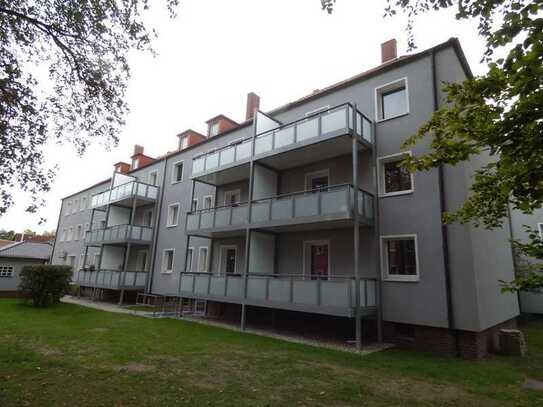 Erstbezug nach Modernisierung ! 3 Zimmer-Erdgeschosswohnung mit großzügigem Balkon