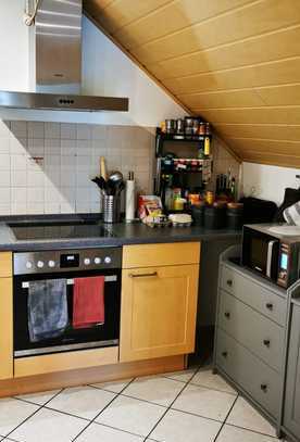 Vermiete eine 3 Zimmer Wohnung + Küche und Bad. Die Wohnung liegt im ersten OG und hat eine Balkon.