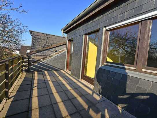 Bonn-Vilich-Müldorf: Sonnige Dachgeschosswohnung mit schöner Dachterrasse und Blick ins