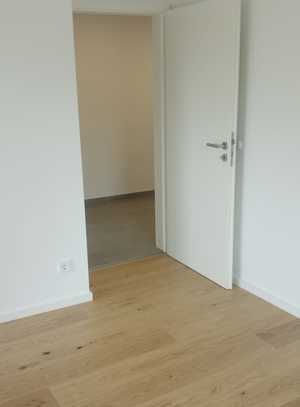 Umfassend modernisierte 3-Raum-Wohnung mit Balkon in München-Obergiesing