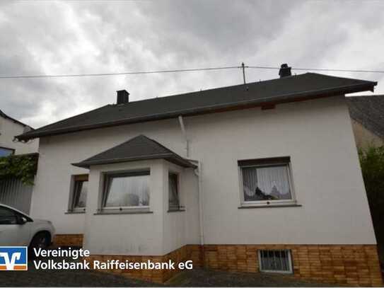 Wohnhaus mit 3 Garagen