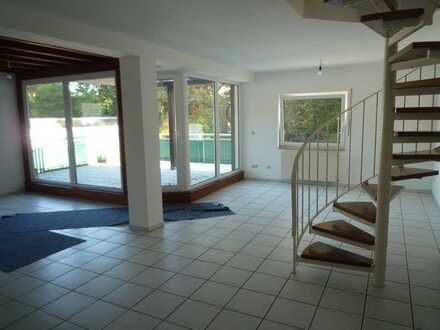 Erftstadt-Liblar, ruhige und helle 4 Zimmer-Wohnung mit Terrasse und Blick auf Schlosspark