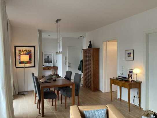 2-Zimmer-Penthouse-Wohnung mit Terrasse und EBK in Düsseldorf