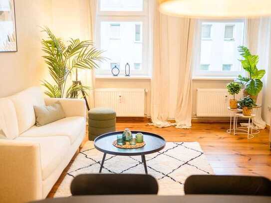 Bezugsfreie Wohnung mit sehr gut erhaltenen Altbau-Elementen in Berlin Friedrichshain