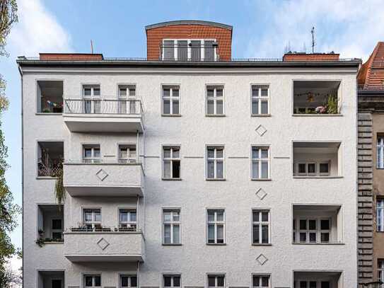 *Mitte in Friedrichshain* Gründerzeit-Investment – 2 Zimmer – vermietet – PROVISIONSFREI