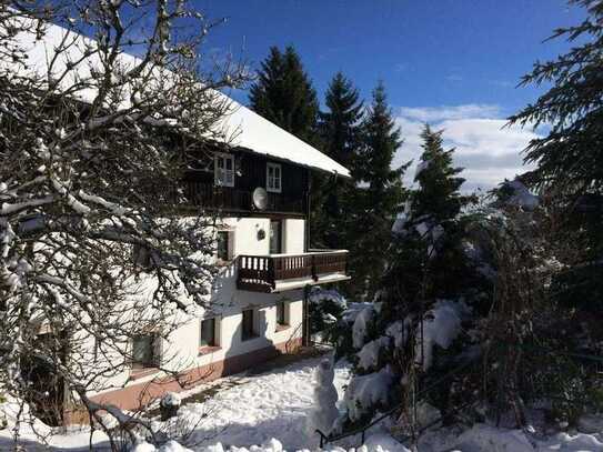 Provision Frei: Idyllisches 2 Familienhaus mit Scheune und Weitblick