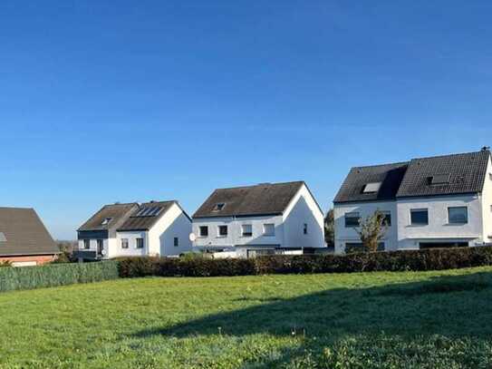 Sonniges Grundstück im Grünen!
