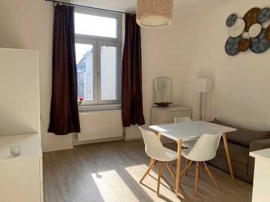 Helle, möblierte Altbau-Wohnung im Szeneviertel Bockenheim