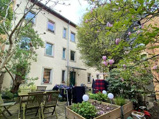 Mehrfamilienhaus mit Hinterhaus in Dresden mit 9 Mieteinheiten und 570 m² Mietfläche.