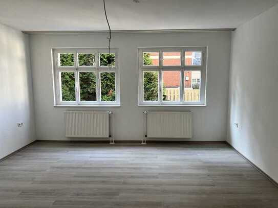 Teilrenovierte 2,5-Zimmer-Wohnung mit Terrasse und großem Keller im Zentrum von Siegen