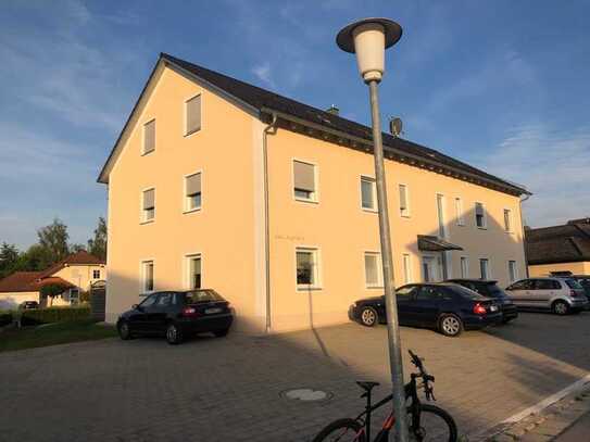 Neuwertige 3-Zimmer-Terrassenwohnung in Siegenburg zu vermieten