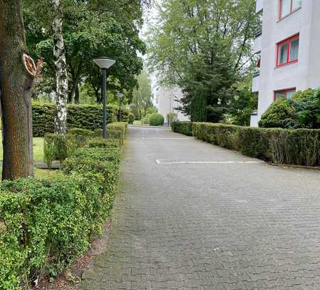 Frisch sanierte, helle, gut geschnittene 3-Zimmerwohnung/Balkon, direkt am Britzer Garten