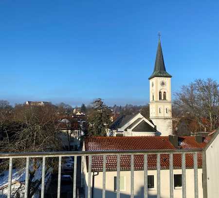 Zentrale Lage - Lichtdurchflutete Wohnung mit Loggia und Dachterrasse in Starnberg