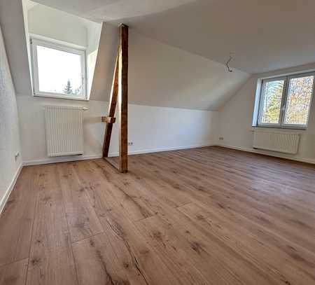 Schöne Dachgeschosswohnung - saniert - zentrale Lage in Röhrsdorf