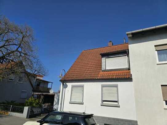 ZWEIFAMILIENHAUS in ruhiger Lage von Edigheim mit Ausbau- und Umbaupotzenzial zu verkaufen!