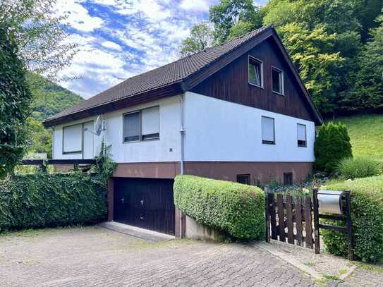 Romantisches, freistehendes Haus mit umlaufendem Garten am Bach