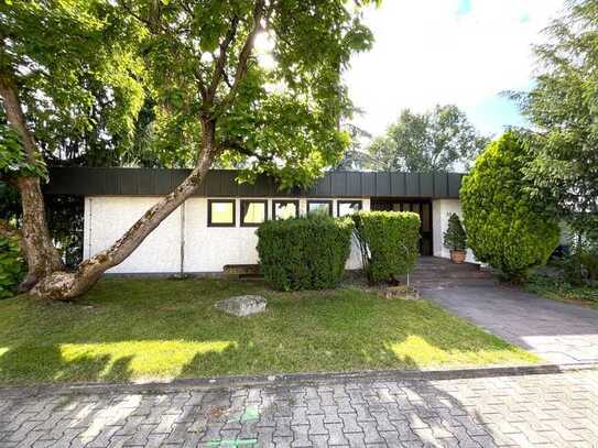 Haus mit großem Garten und Garage 
in bester Wohnlage