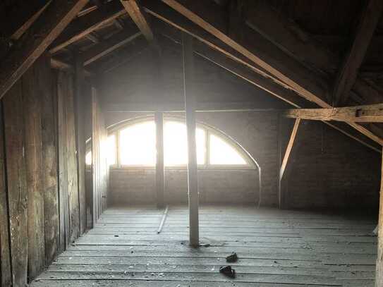 Build your dream home: Attic blank in top neighborhood of popular Berlin-Neukölln