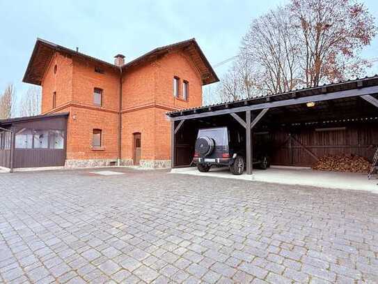 ... AIGNER - historisches, saniertes Bahnwärterhaus mit Carport für Individualisten mit Charme ...