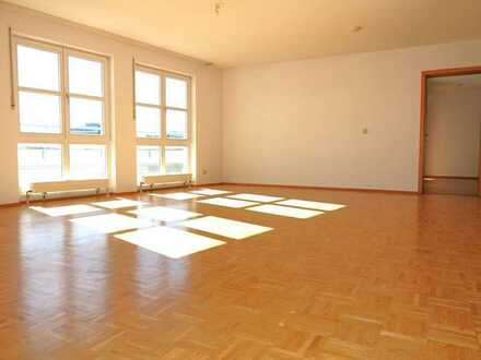 Attraktive 4-Zimmer-Penthouse-Wohnung mit EBK in Heilbronn