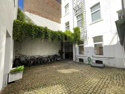 Mehrfamilienhaus mit 11 Wohneinheiten, 2 Ladenlokalen und kleiner Werkstadt in City-Lage
