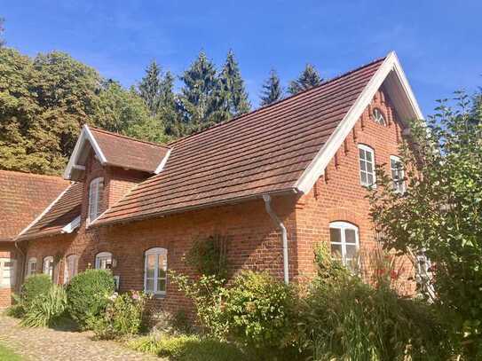 Wunderschöne Erdgeschoss-Maisonette (5 Zimmer) mit großem Garten in historischer Wohnanlage