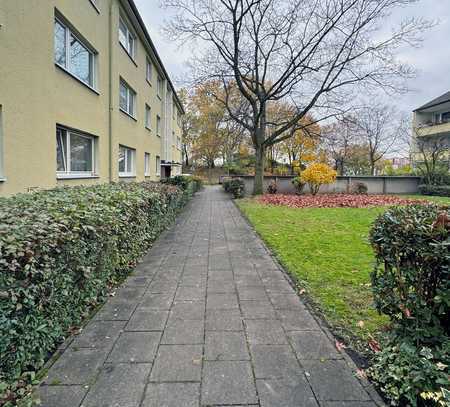 Helle 2-Raum-Wohnung mit Balkon und EBK und viel Potenzial in Köln-Humboldt/Gremberg in ruhiger Lage