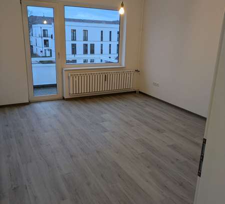 425 € - 50 m² - 2.0 Zi.
Wohnung wurde gerade voll renoviert. Bad komplett neu,
Böden neu etc.