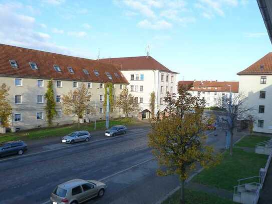 Schöner Altbau, frisch renoviert, auch als WG-Wohnung geeignet