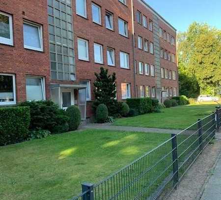 Modernisierte 3-Raum-Wohnung mit Balkon und Einbauküche in Buxtehude